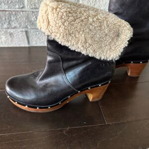 UGG Clog Boots - Lynnea
Only worn a couple of times. Like new.
